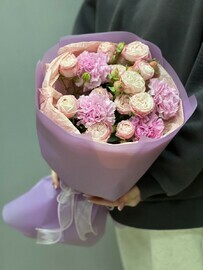 Duo-buket s kustovoj rozoj i diantusami