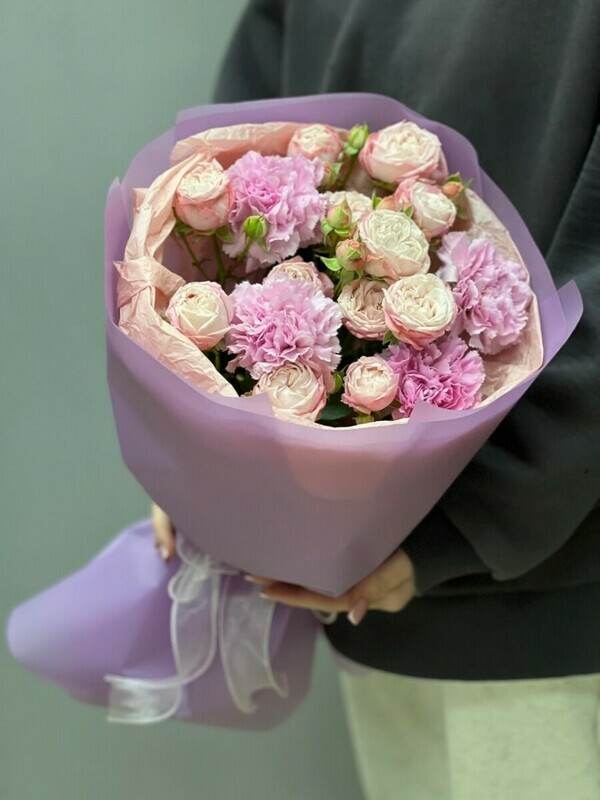 Duo-buket s kustovoj rozoj i diantusami, standart