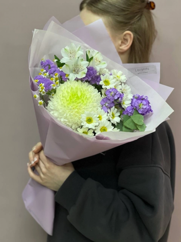 Букет сборный с хризантемой, стандартный