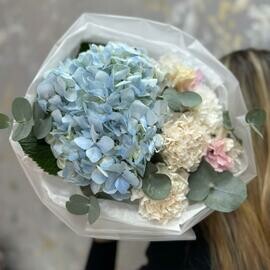 Buket "Dobroe Utro" iz gortenzii i diantusov