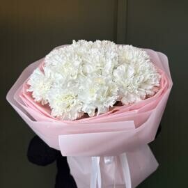 «Нежный диантус» букет из белых диантусов в розовом