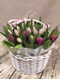 Тюльпаны в корзине 