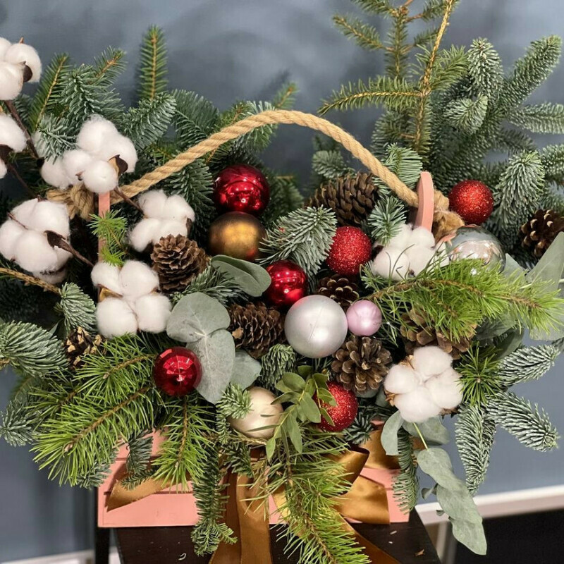 Новогодняя композиция с живой елью, стандартный