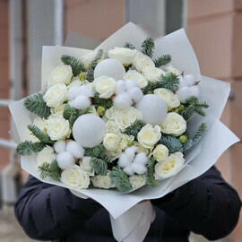 Bouquet of bush roses and New Year's decor