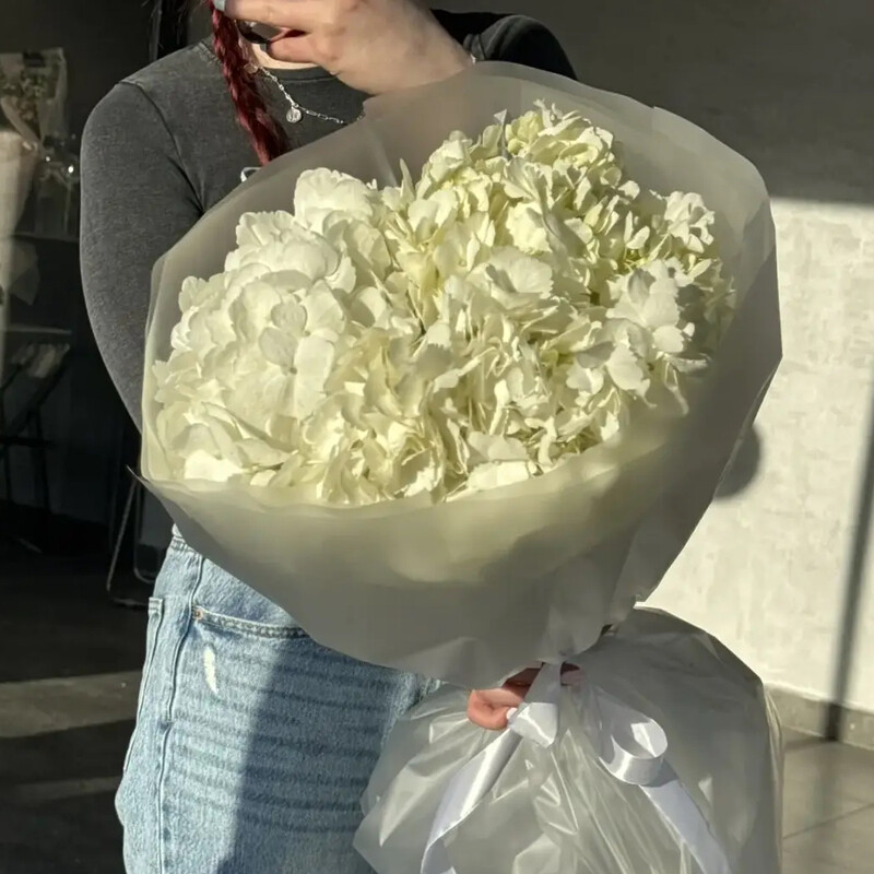 Букет из 3 белых гортензий , стандартный