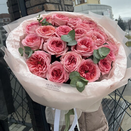 Роскошный букет из пионовидной розы 