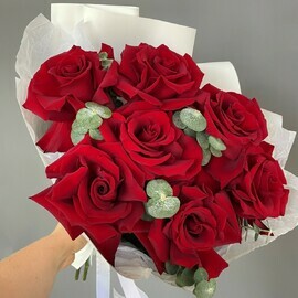 Розы с эвкалиптом