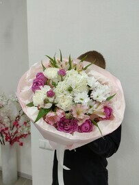 Сборный нежный букет для мамы с гортензией, розами и альстромериями 