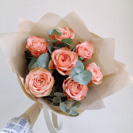 Карамельные розы Кахала. Пионовидные розы в оформлении 