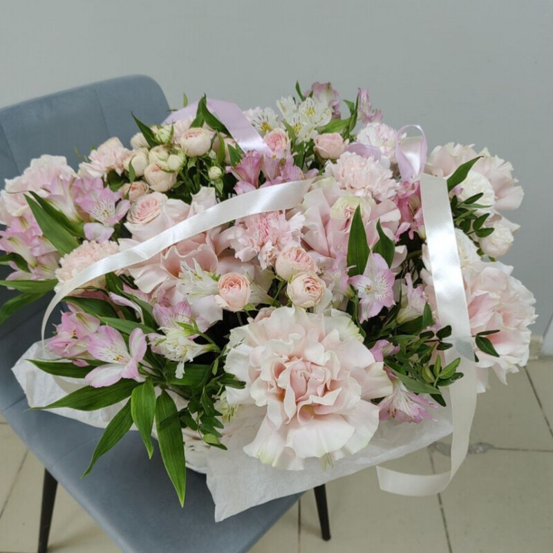 A gorgeous mix of flowers in the basket , premium