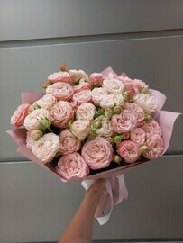 Монобукет из кустовых пионовидных роз 