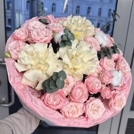 Avtorskij buket s frantcuzskimi rozami «Mosvichka»