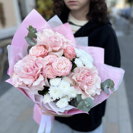Avtorskij buket Kruzhevnie rozi