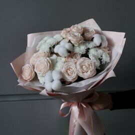 Букет с кустовыми розами "Ангельский"