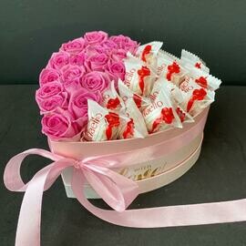 Сердце из цветов и raffaello