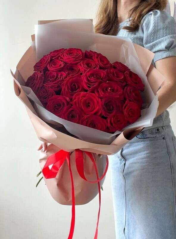 Букет красных роз 25 штук, премиум
