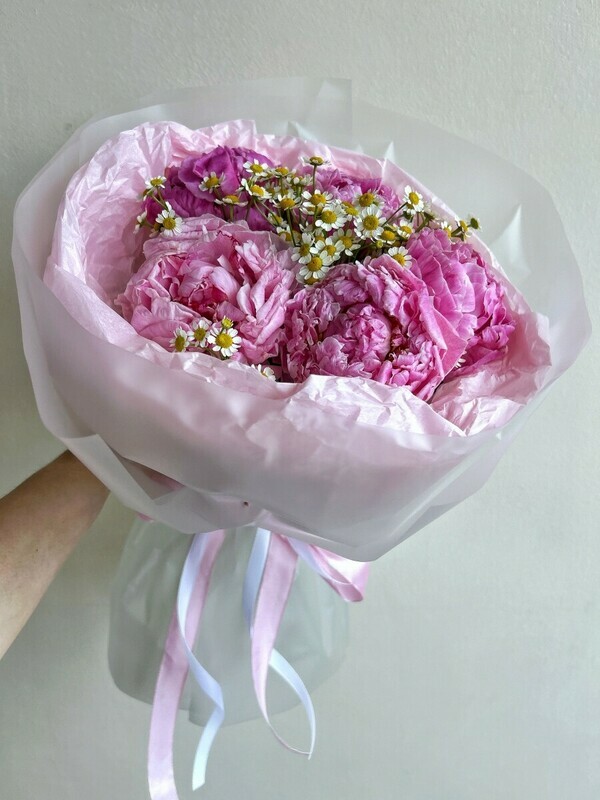 Букет пышных пиончиков «Мисс Сара», стандартный