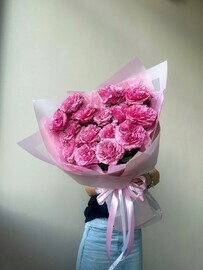 Buket iz 19 pionovidnih roz Kantri Blyu