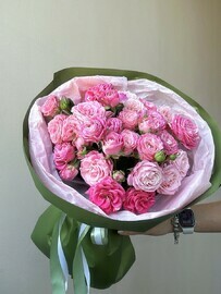 Buket iz kustovoj rozi «Bienie serdtca»