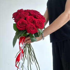 Букет из 15 красных роз «Рубиновое сияние»