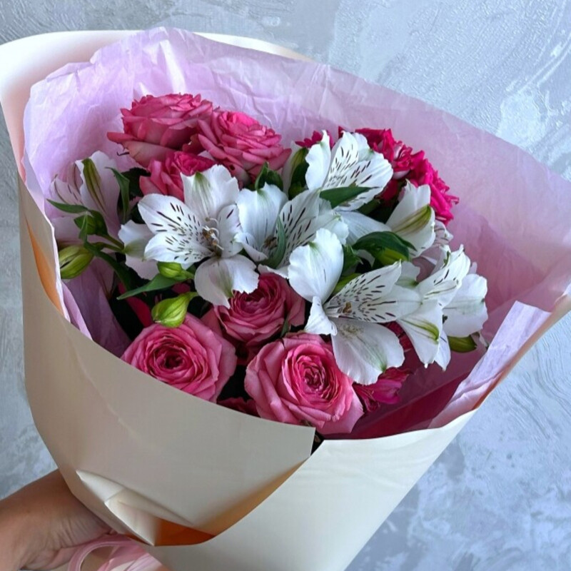 Букет из кустовых роз и Альстромерии «Нежный момент», стандартный