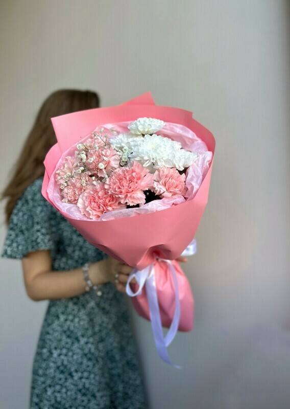 Букет из диантусов (гвоздик), гипсофилы и хризантемы, премиум