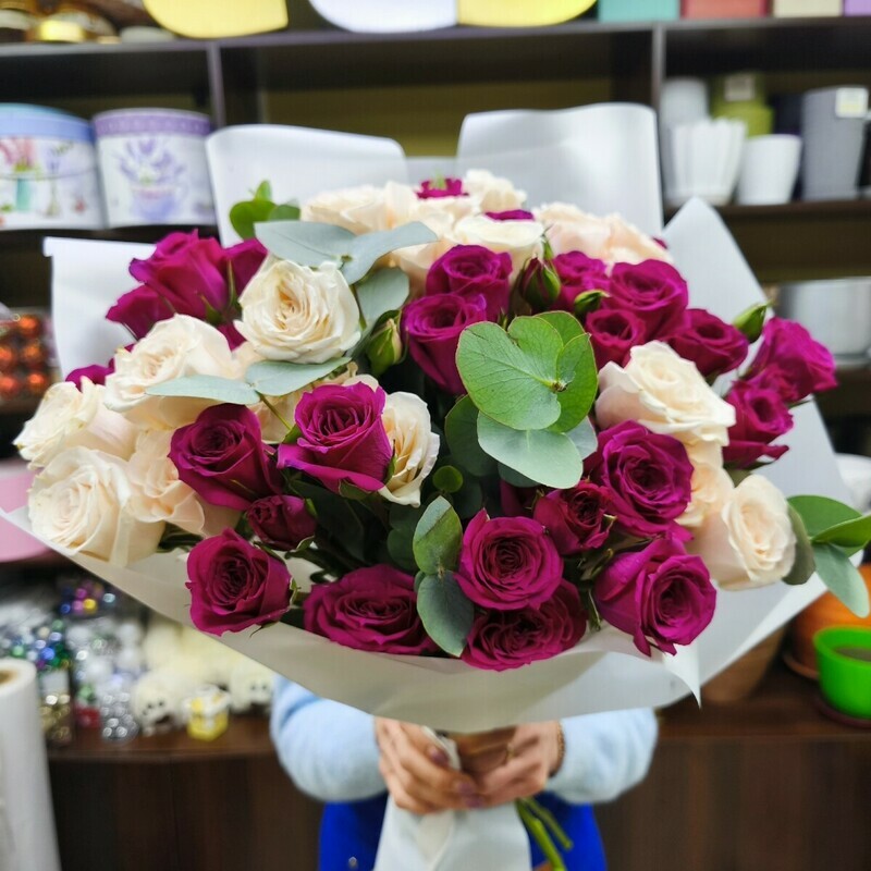 15 kustovih roz s evkaliptom, 15 kustovih roz s evkaliptom