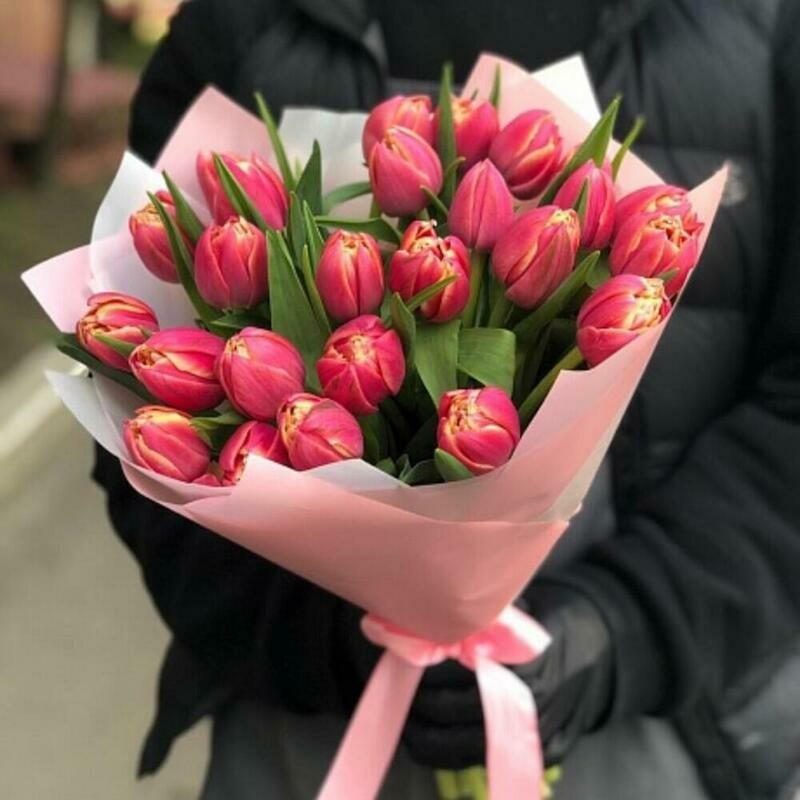 25 розовых пионовидных тюльпанов с оформлением, стандартный