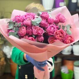 9 pionovidnih roz Dzhul_etta