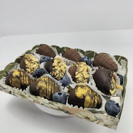 Набор 10 клубник в шоколаде с черникой арт. 4021