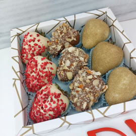 Подарочный набор 9 клубник в шоколаде арт. 3697