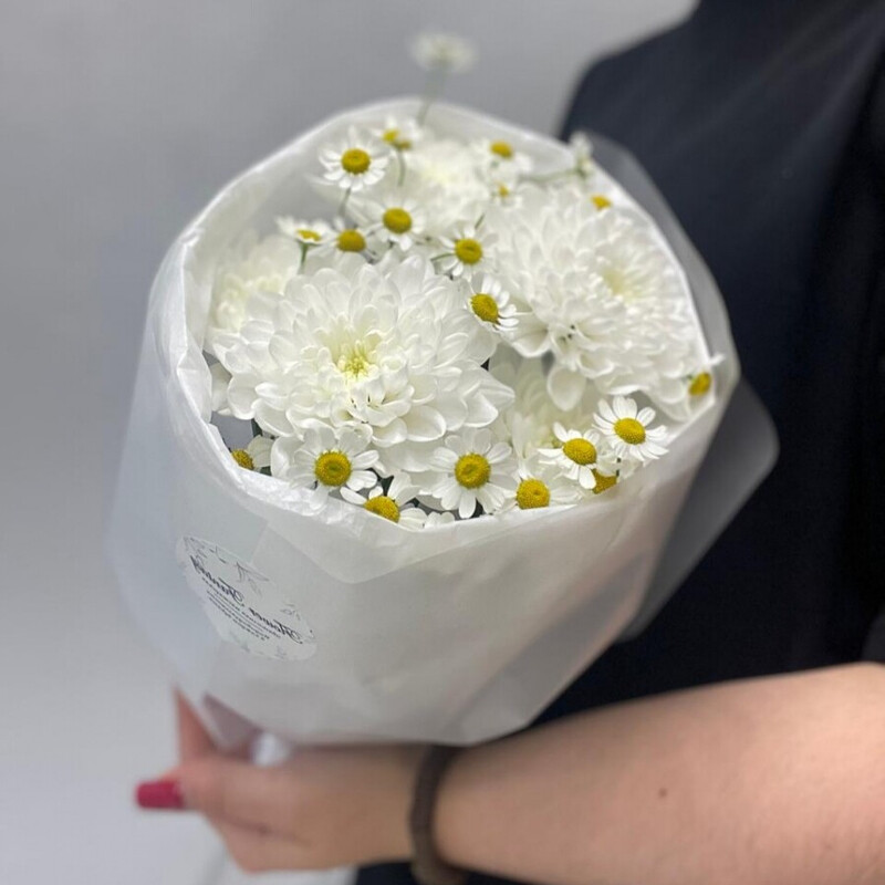 Букет комплимент с хризантемой и ромашкой, стандартный