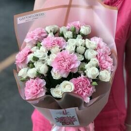 Пионовидные розы и нежный пастельный диантус топ