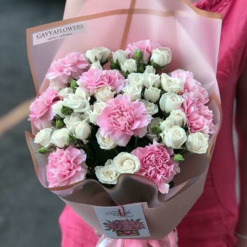 Пионовидные розы и нежный пастельный диантус топ, стандартный