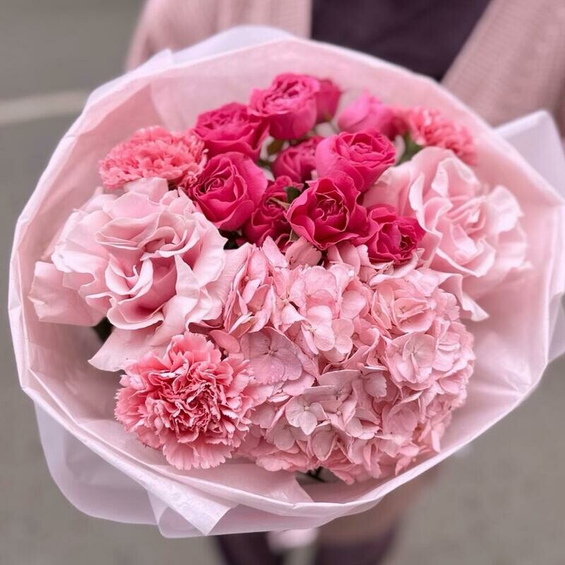 Гортензия, французкая роза, диантусы, пионовидная кустовая роза , стандартный