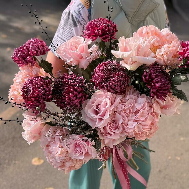 Расскидистый букет гортензии, бигуди, французская роза, бузина, премиум