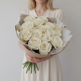 Букет из 15 белых пионовидных роз