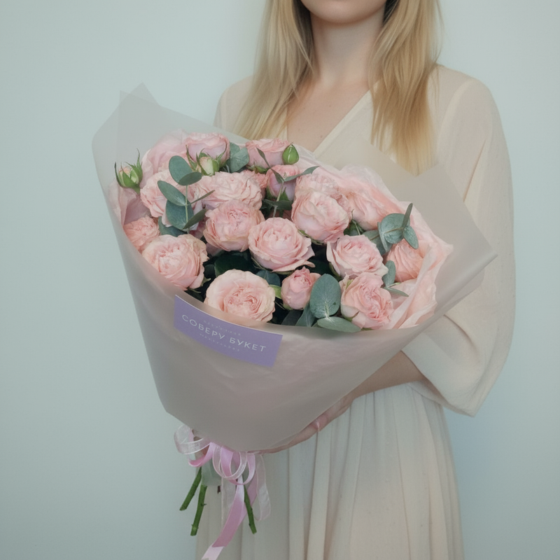 Buket iz 3 kustovih pionovidnih roz s evkaliptom, 3 kustovie pionovidnie rozi