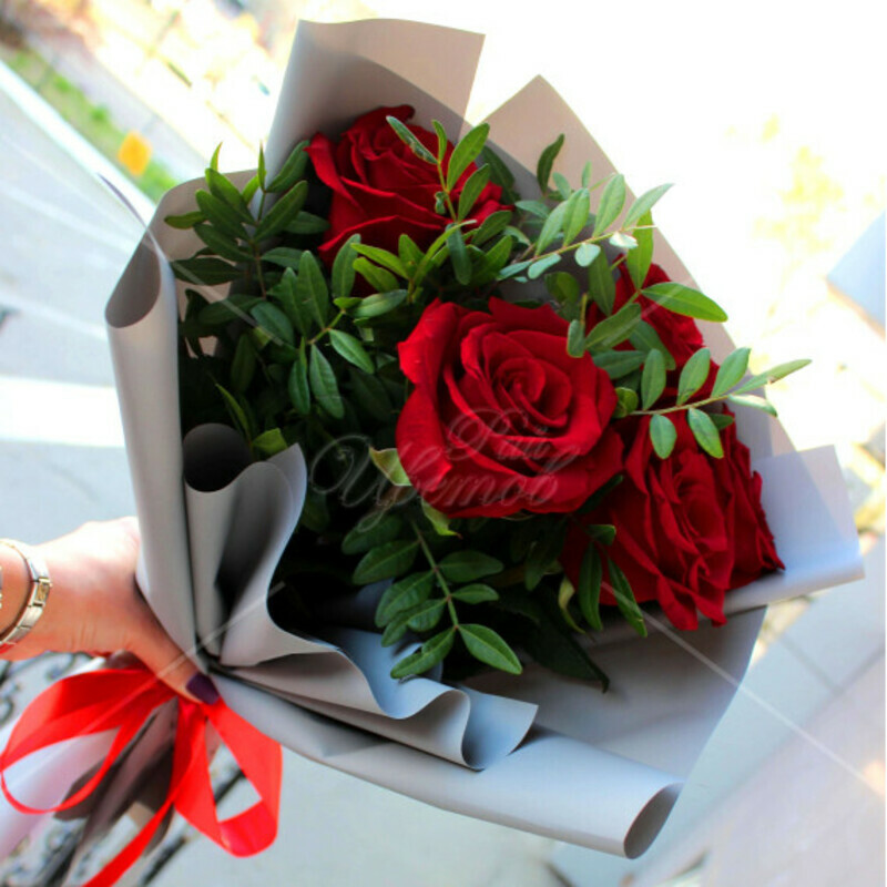Букет из 5 красных роз, стандартный