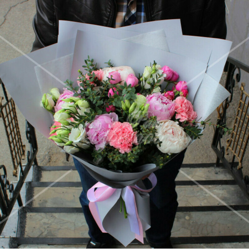 Сборный букет с пионами, стандартный