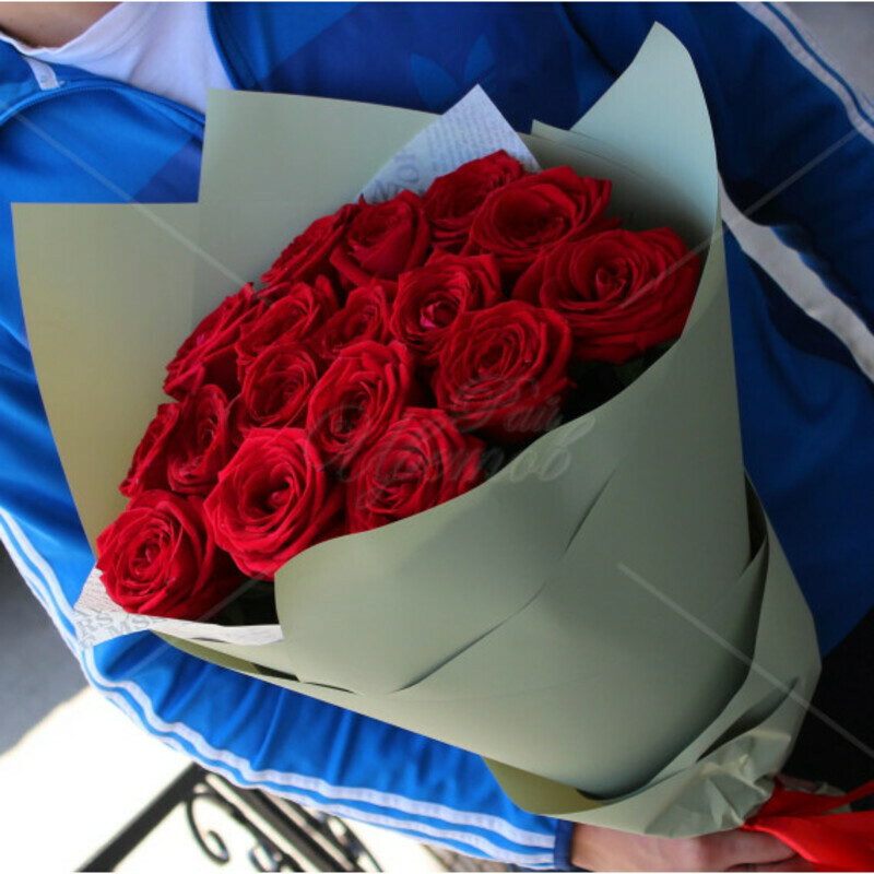 Buket iz krasnih roz premium 50-60sm, standart