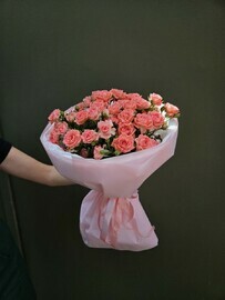 7 кустовых коралловых роз