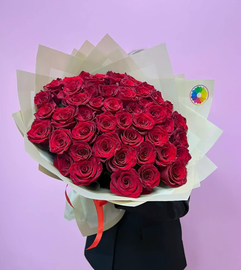 Buket iz 51 rozi 50 sm