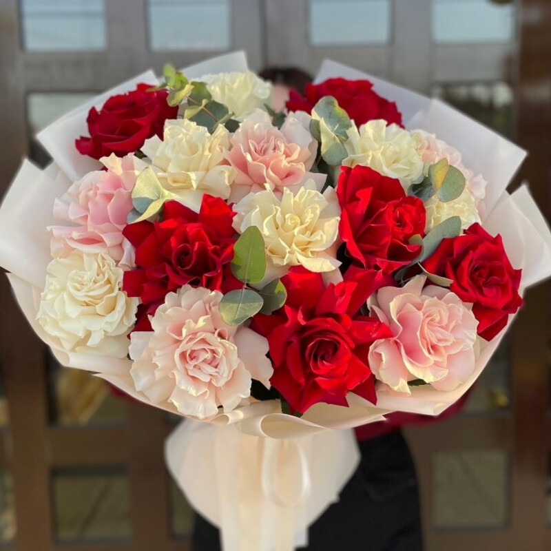 Buket iz 17 frantcuzskih roz "Dorogaya!", standart