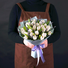 Belie Tyul_pani s Lavandoj