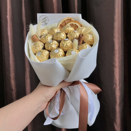 Мини букет из конфет Ferrero