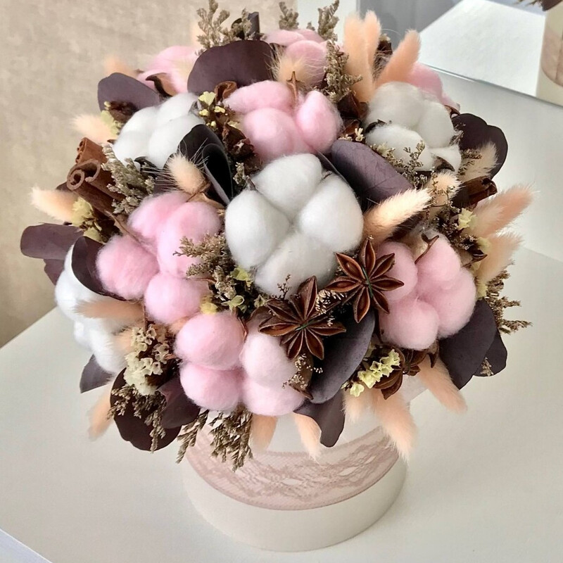 Композиция из сухоцветов в шляпной коробке , стандартный