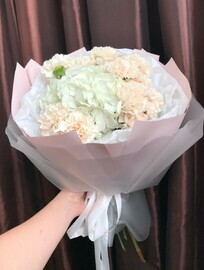 Гортензия и диантусы