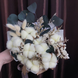 Миниатюрный букет из сухоцветов
