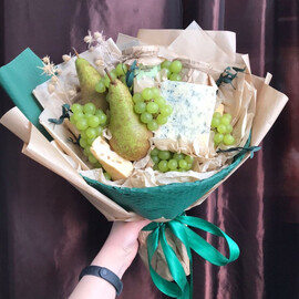 Полусладкое - букет из фруктов и сыров